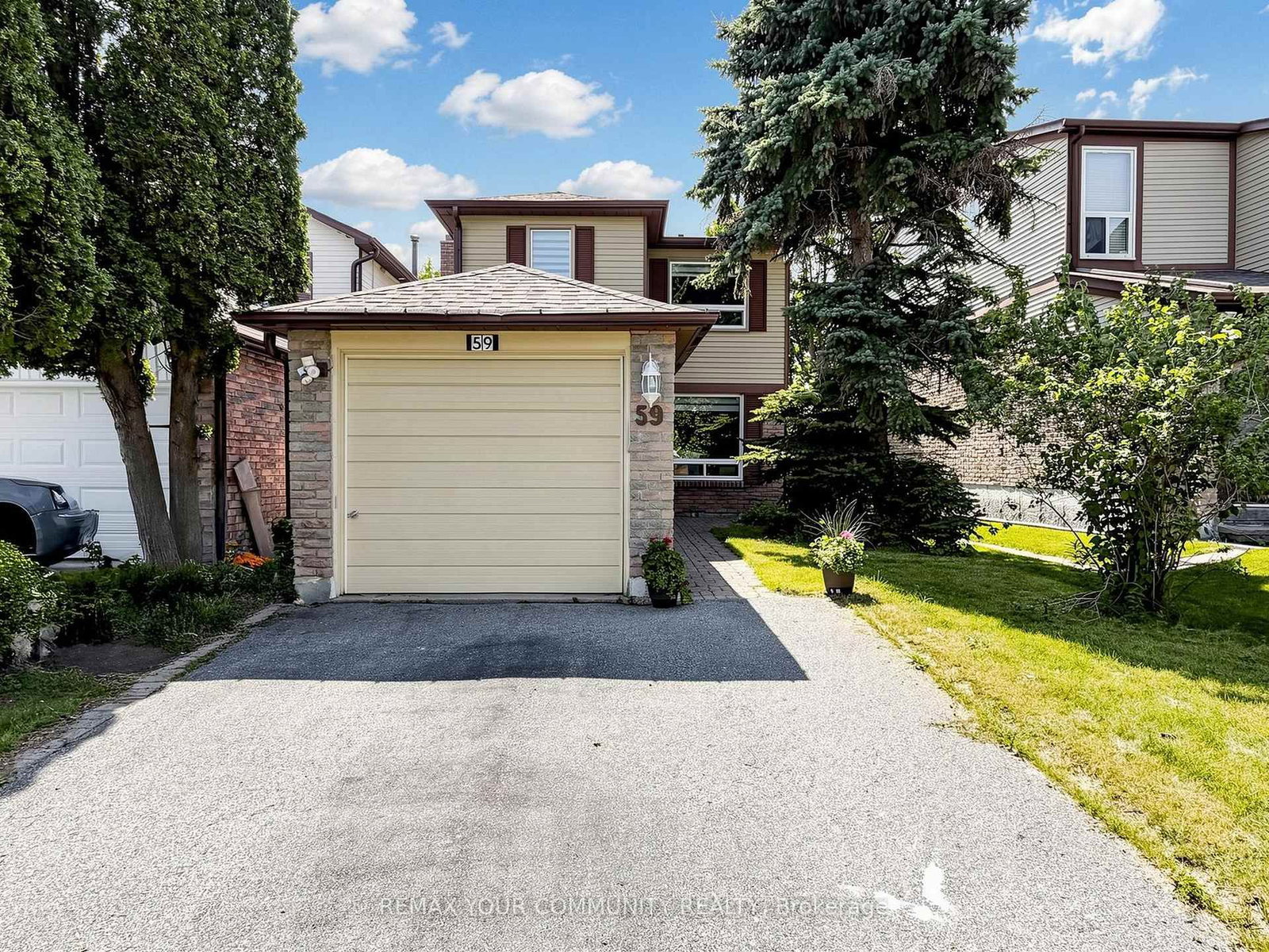 59 Valley Stream Drive • Toronto, ON photo 2