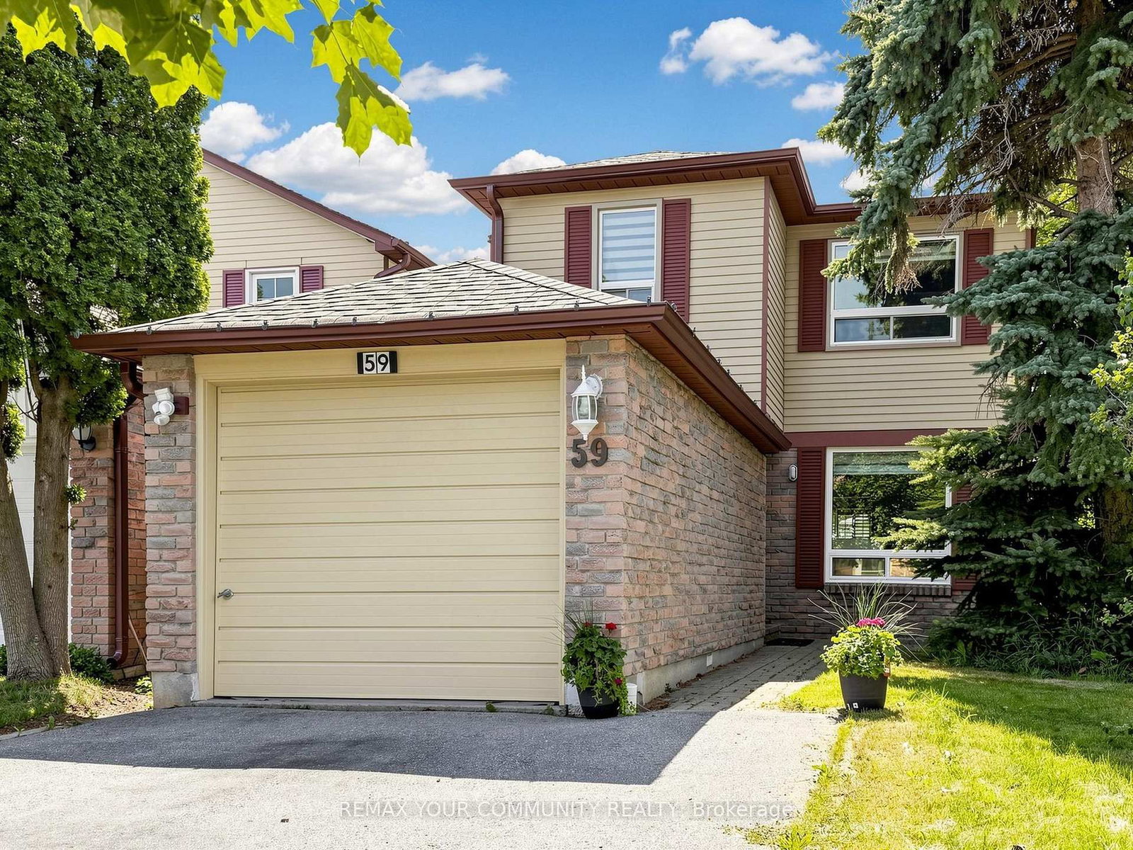 59 Valley Stream Drive • Toronto, ON photo 3