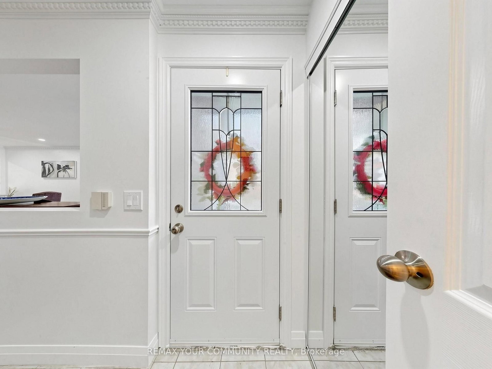 59 Valley Stream Drive • Toronto, ON photo 4
