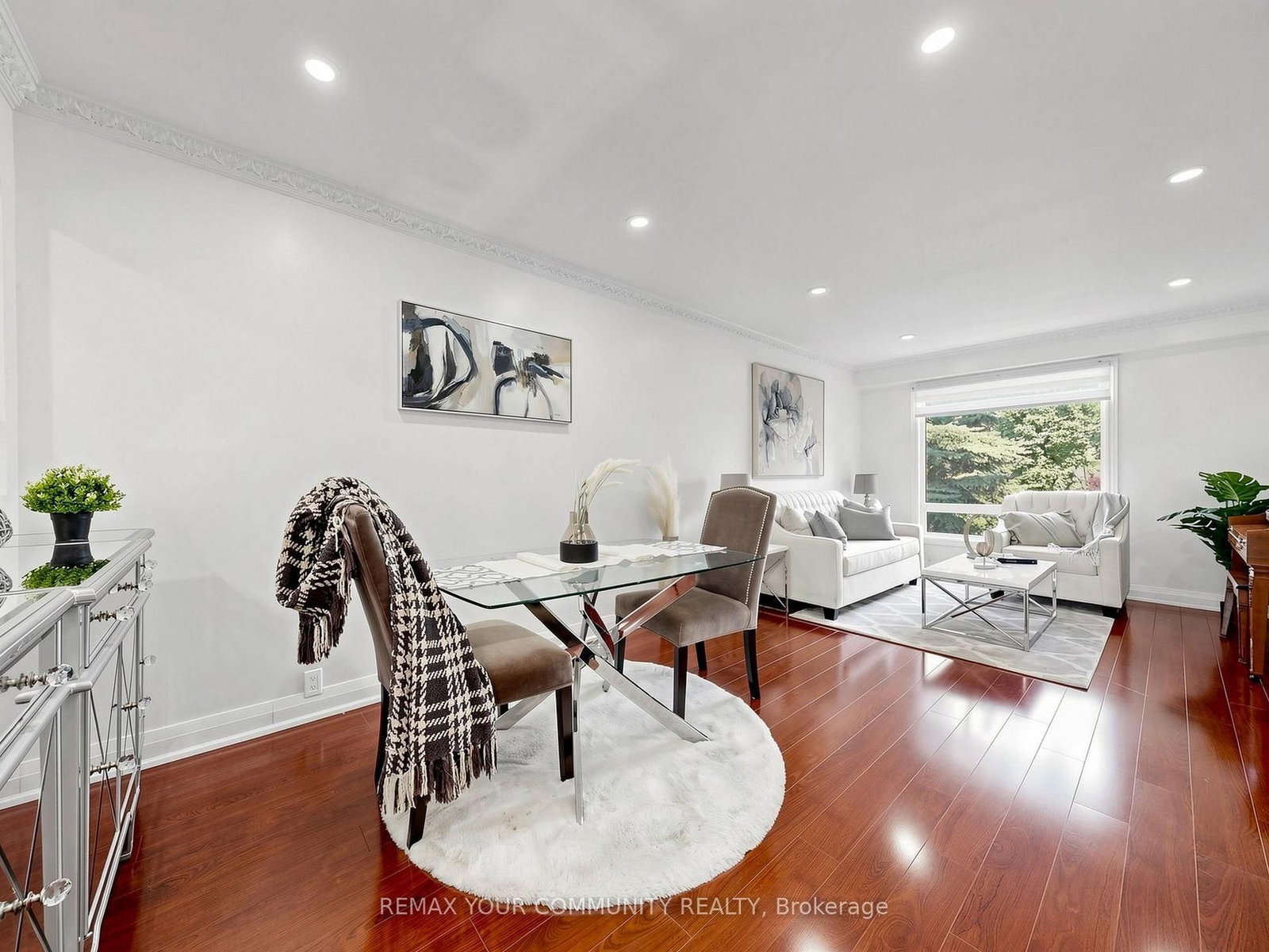 59 Valley Stream Drive • Toronto, ON photo 8