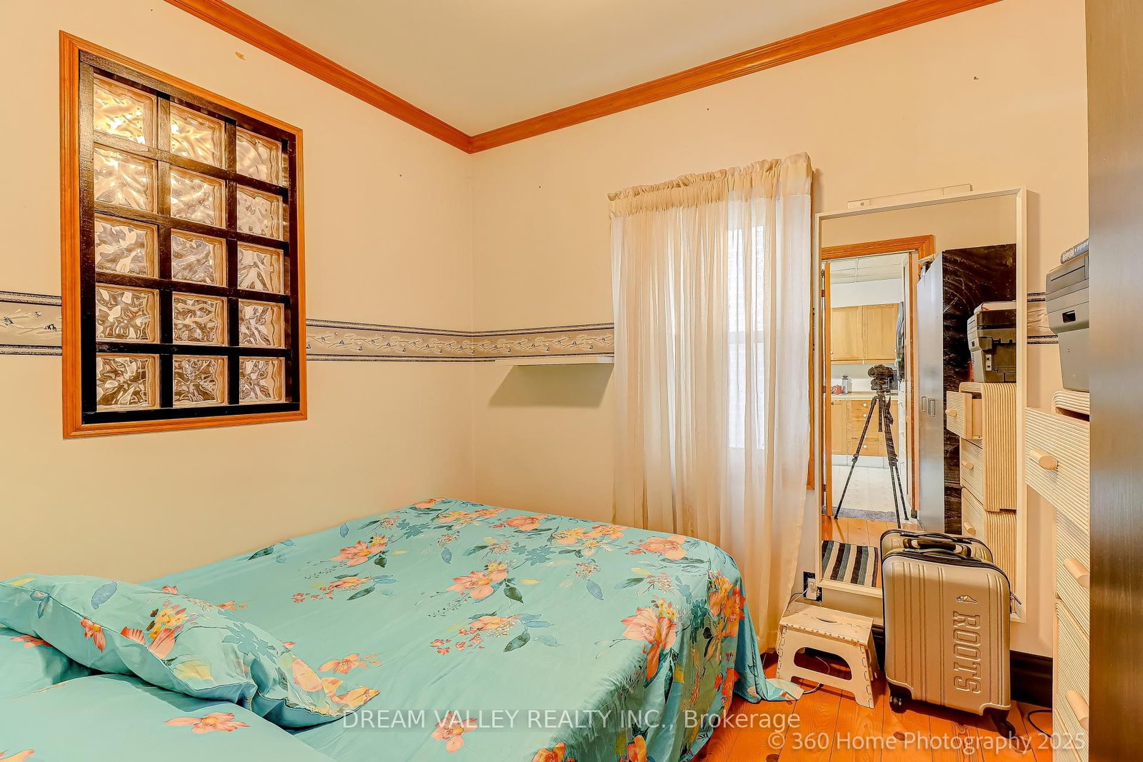 96 Laurel Avenue • Toronto, ON photo 13