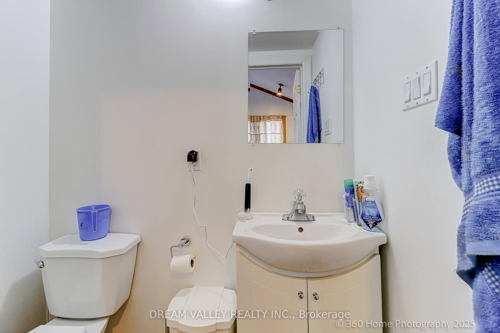 96 Laurel Avenue • Toronto, ON photo 19