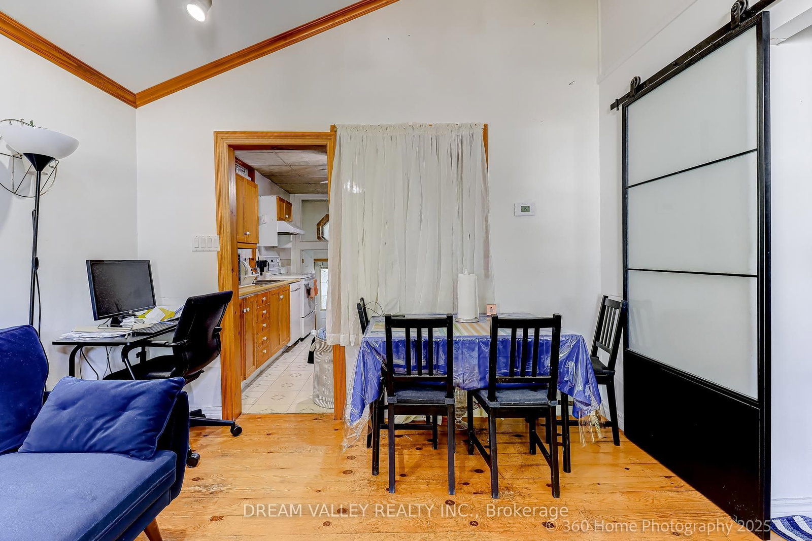 96 Laurel Avenue • Toronto, ON photo 4