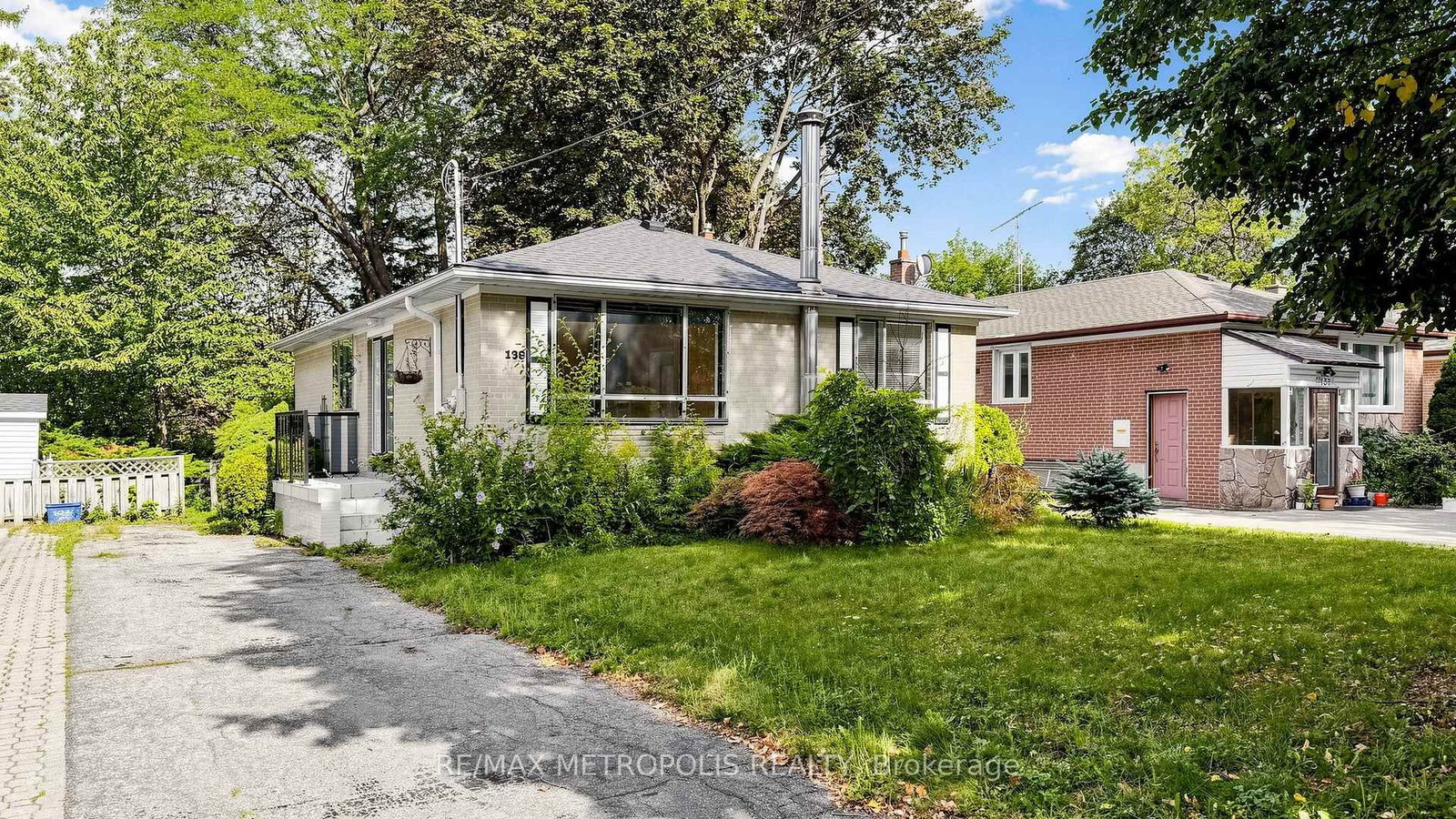 139 Pandora Circle • Toronto, ON photo 2