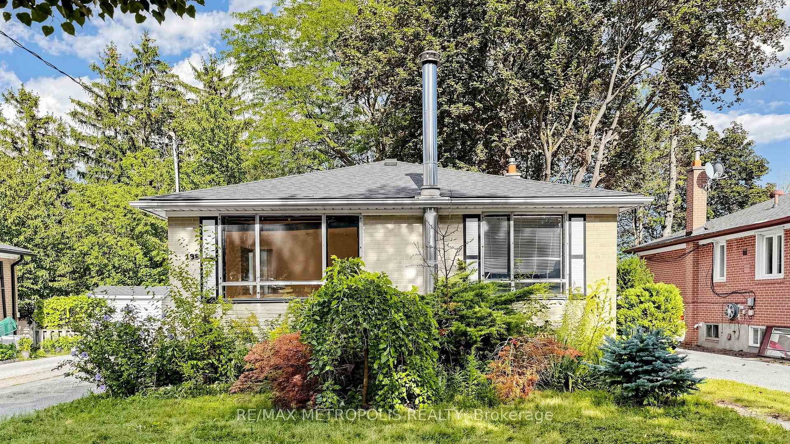 139 Pandora Circle • Toronto, ON photo 4