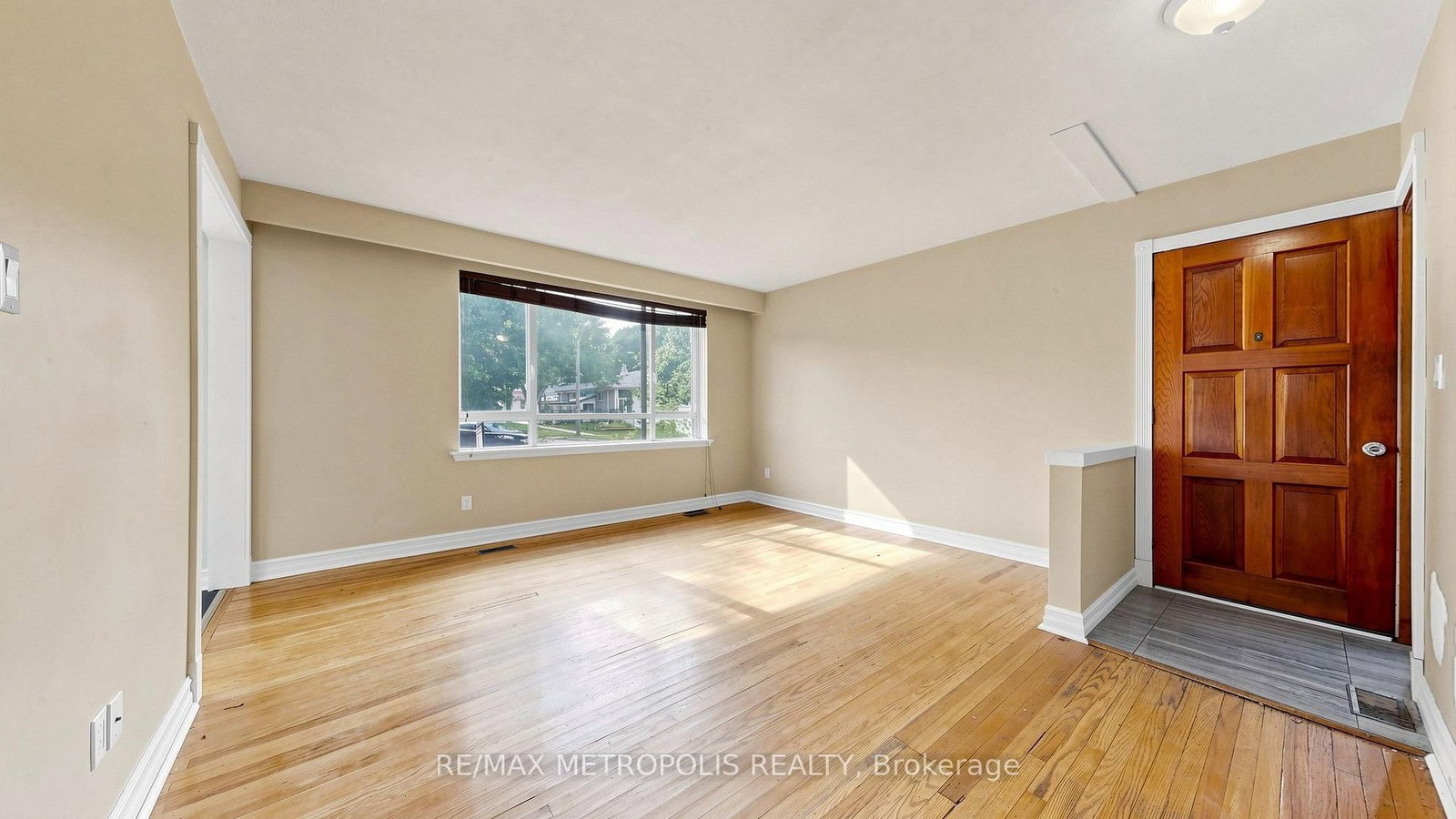 139 Pandora Circle • Toronto, ON photo 6