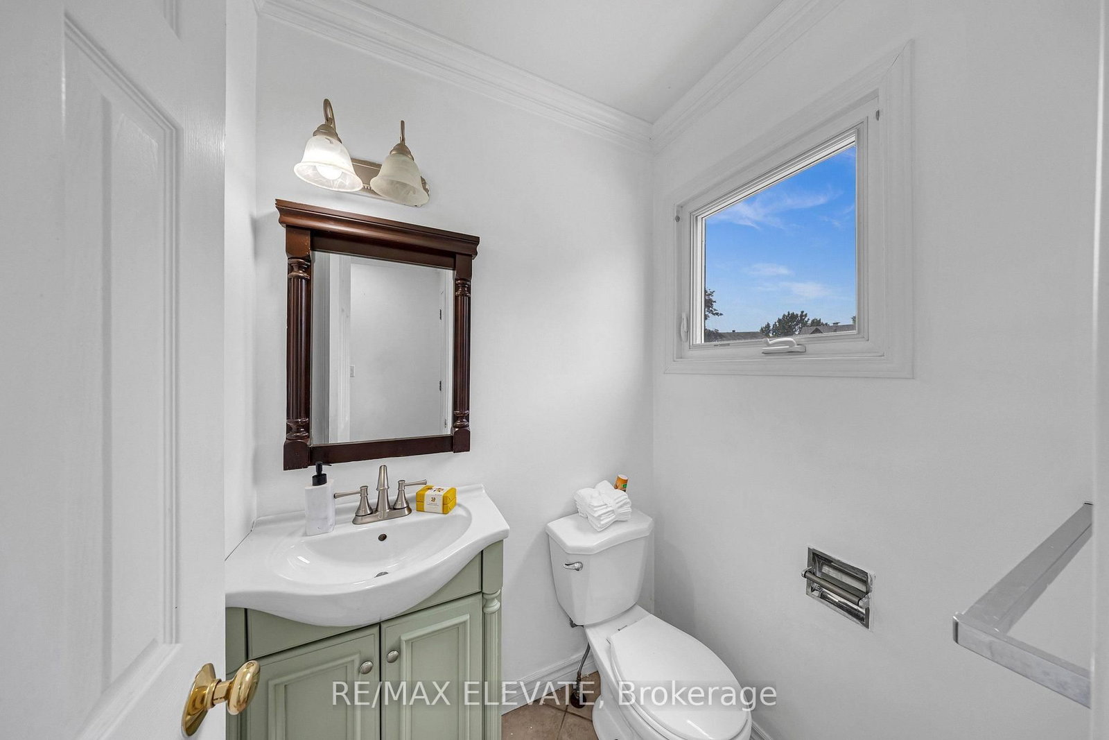 163 Brunswick Court • Oshawa, ON photo 6