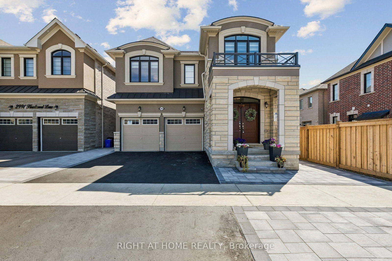 2989 Heartwood Lane • Pickering, ON photo 2
