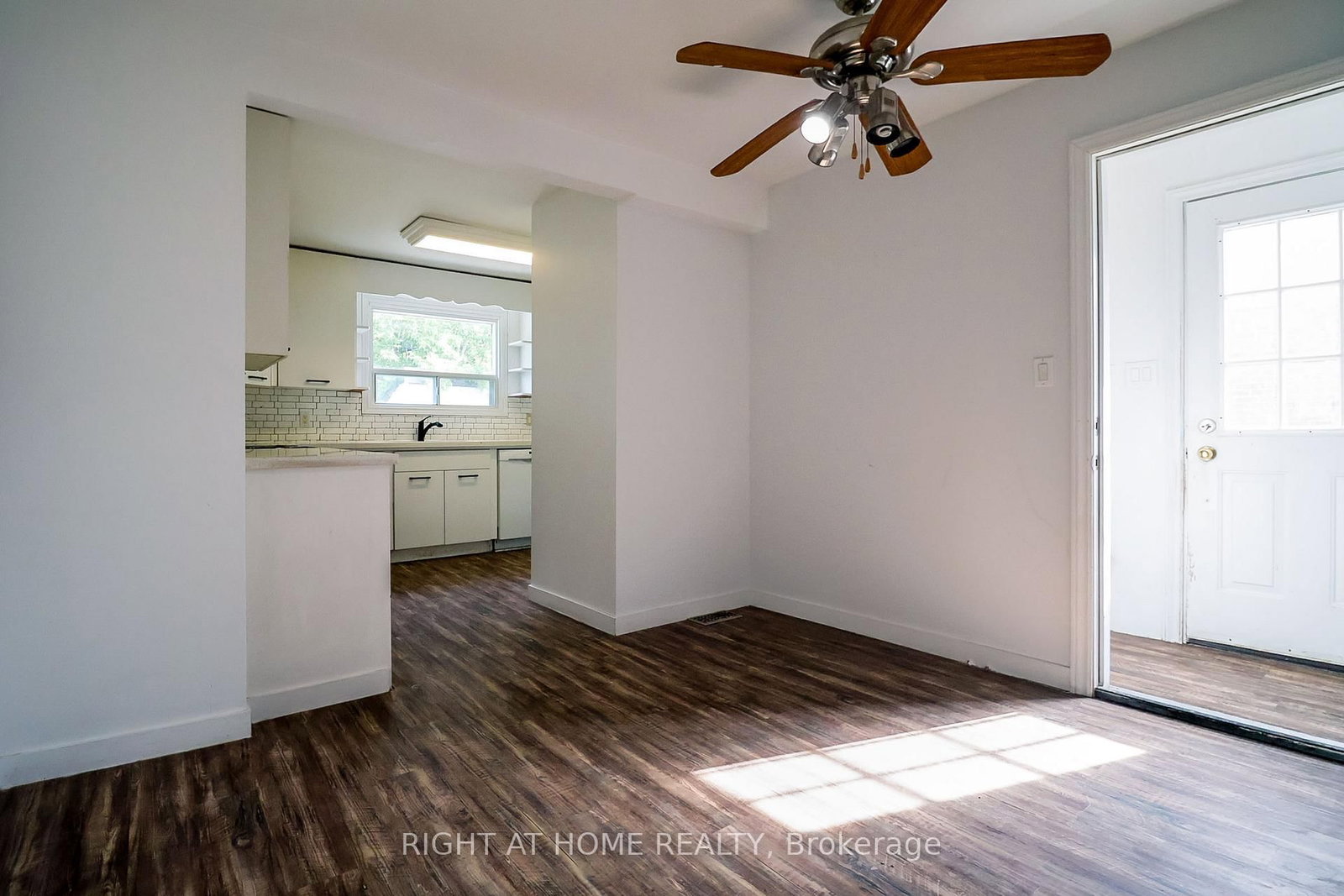 1327 Commerce Street • Pickering, ON photo 10