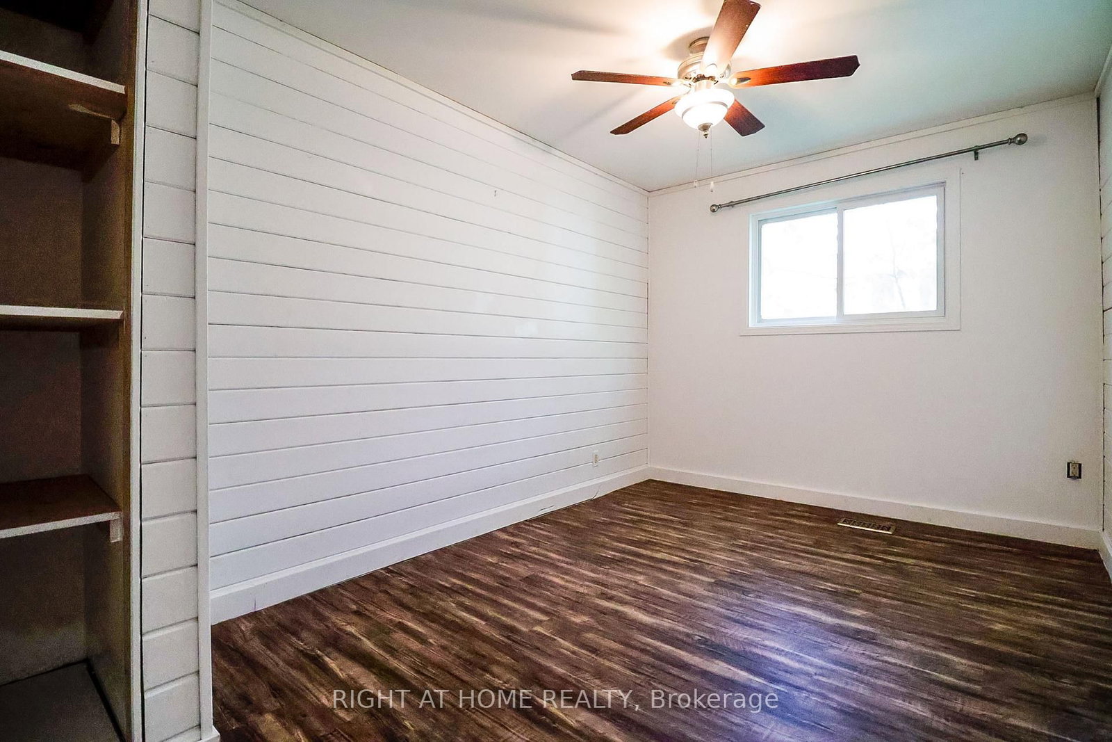 1327 Commerce Street • Pickering, ON photo 12