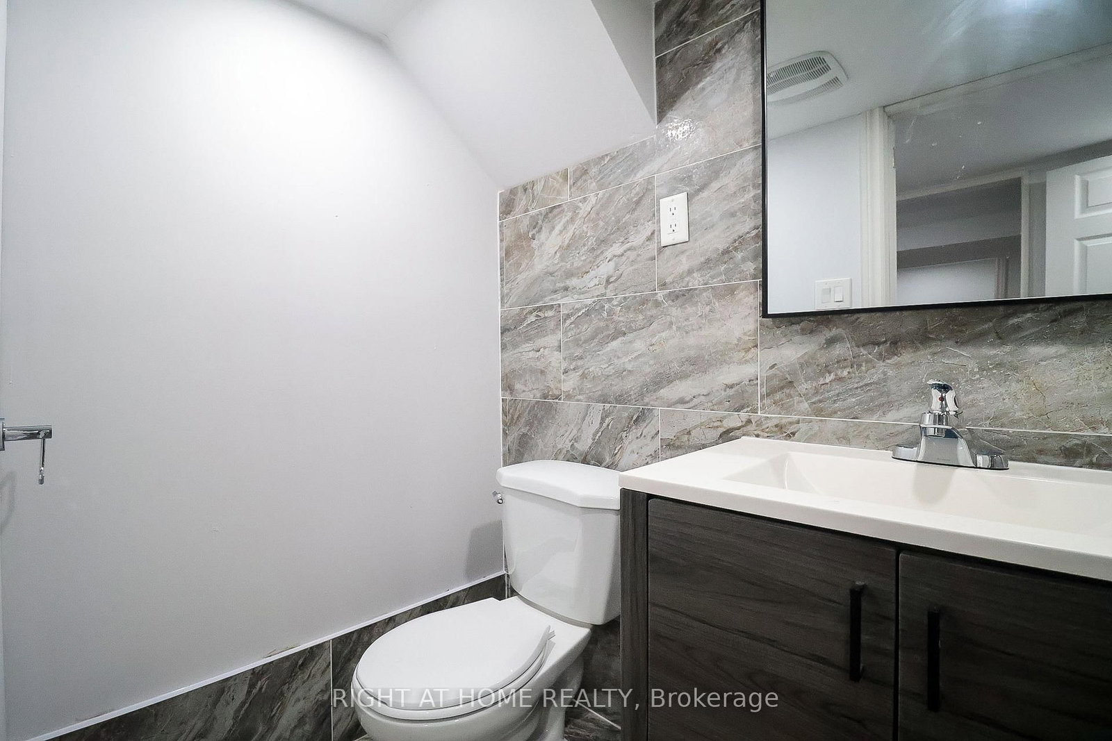 1327 Commerce Street • Pickering, ON photo 21