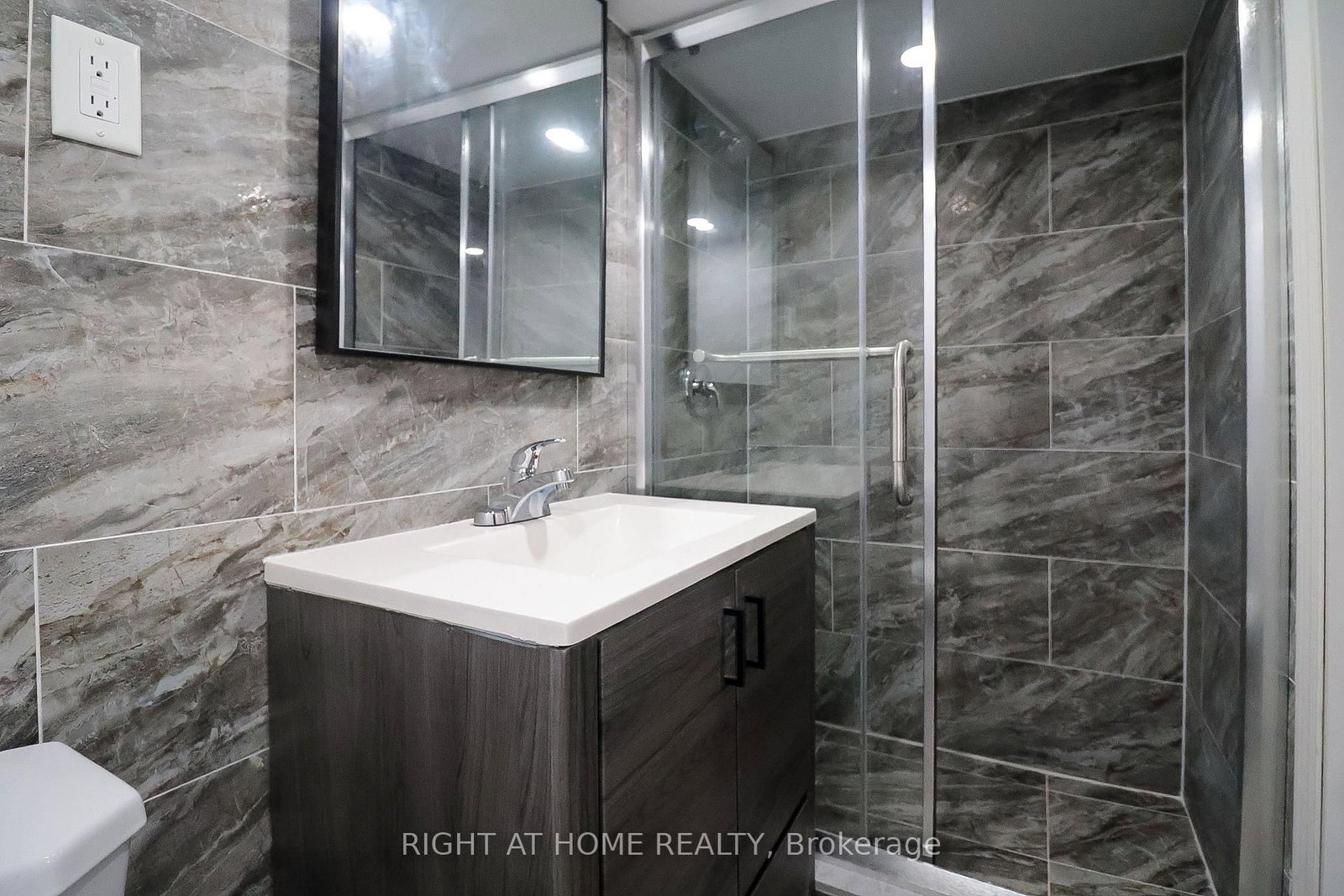1327 Commerce Street • Pickering, ON photo 22