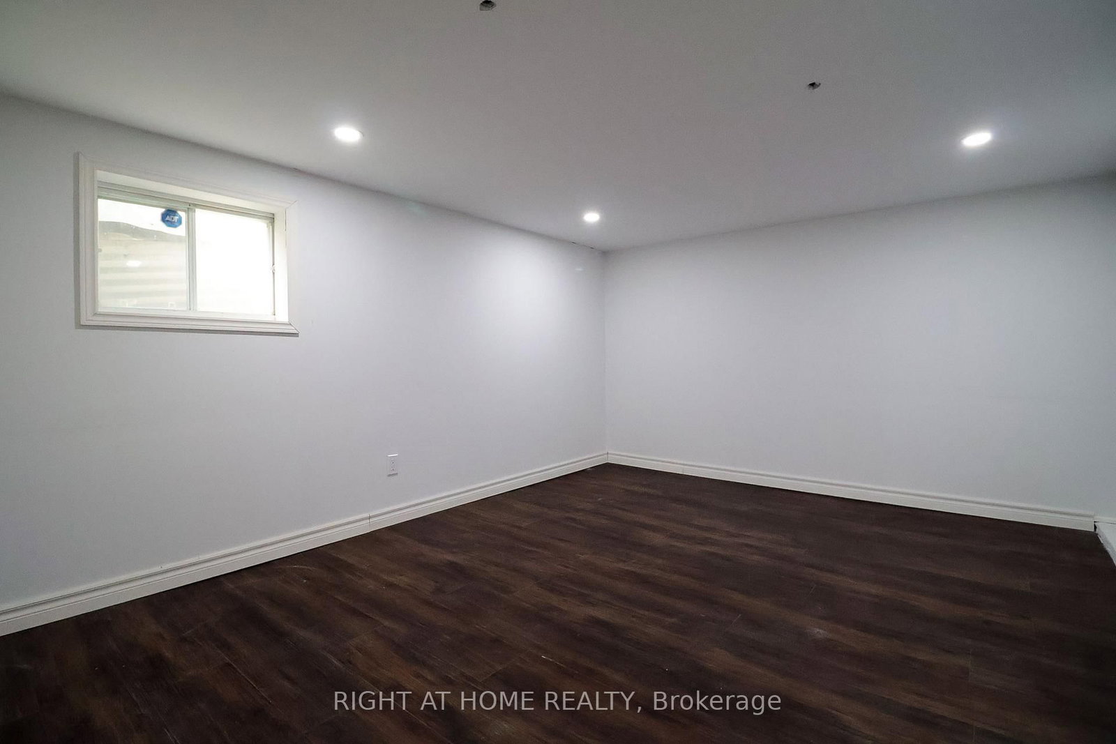 1327 Commerce Street • Pickering, ON photo 23