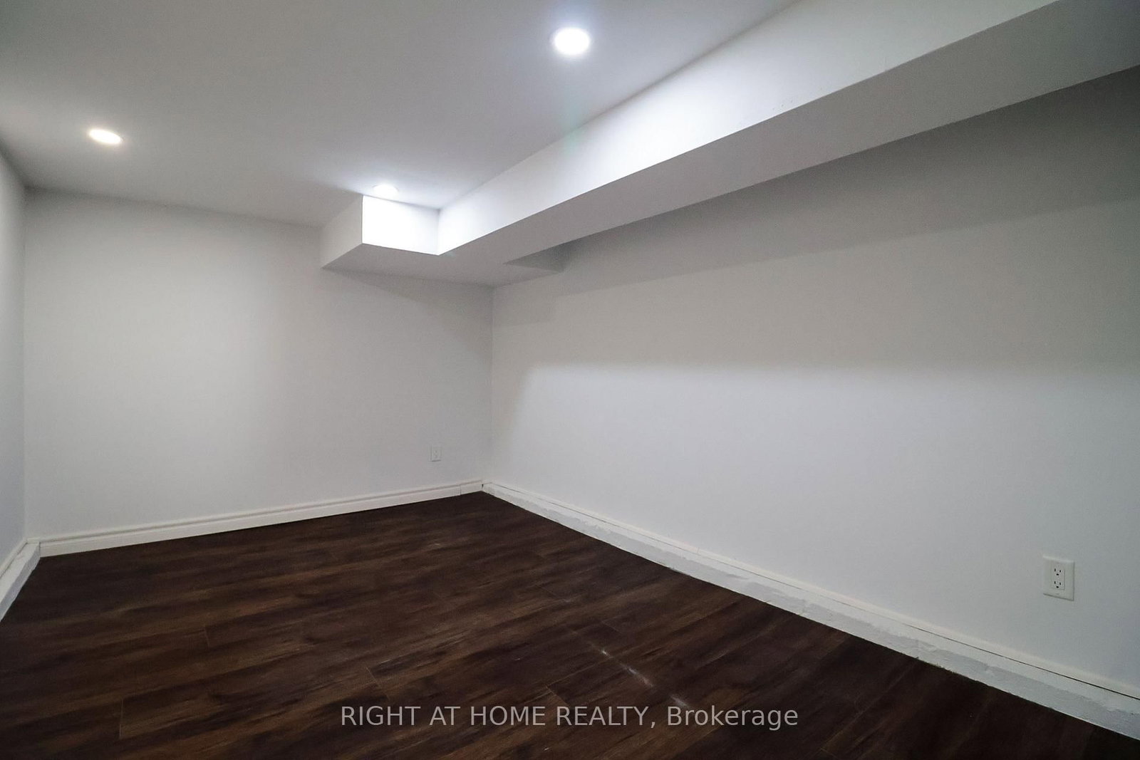 1327 Commerce Street • Pickering, ON photo 24