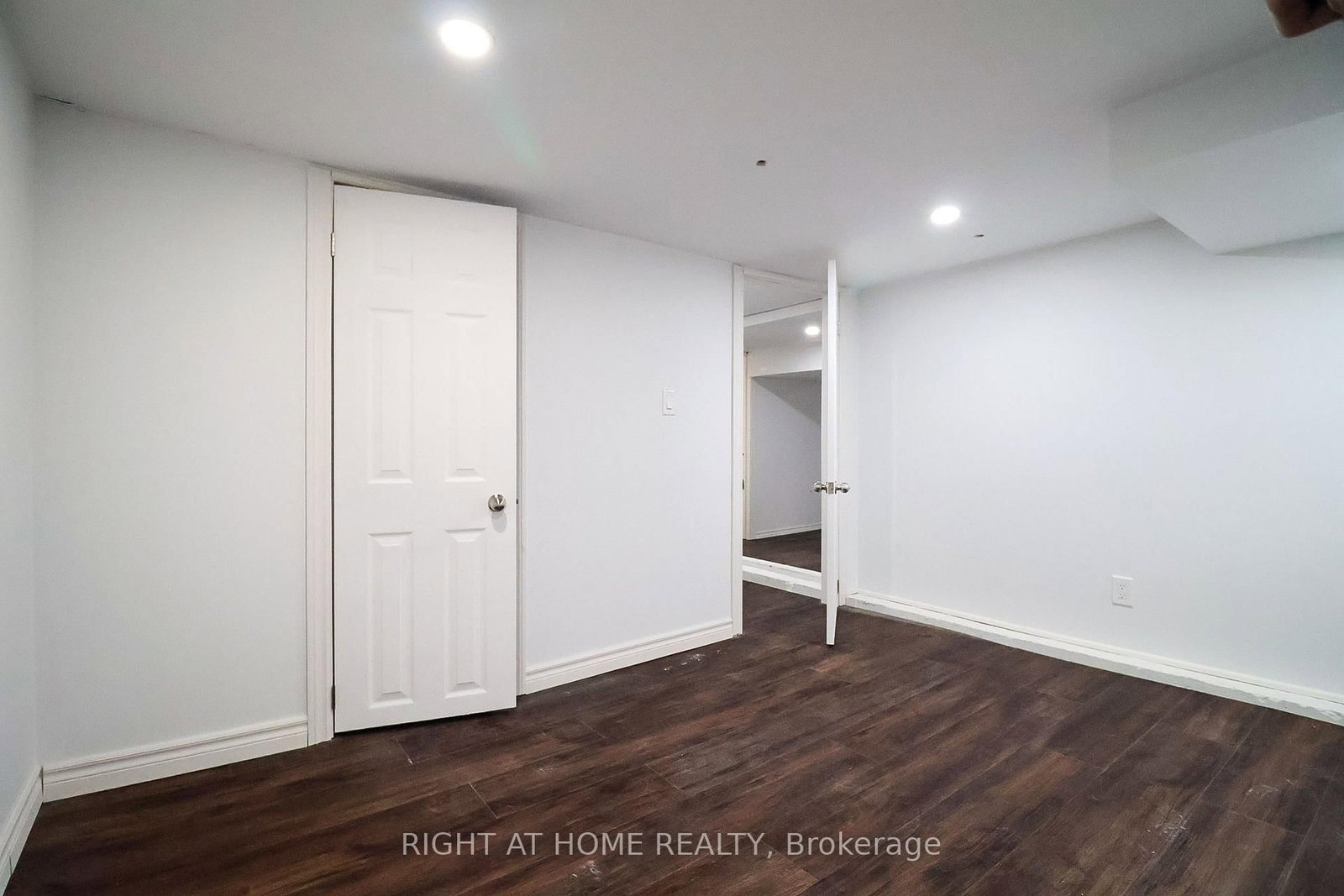 1327 Commerce Street • Pickering, ON photo 25