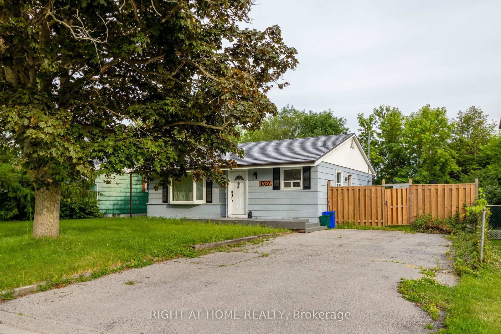 1327 Commerce Street • Pickering, ON photo 29