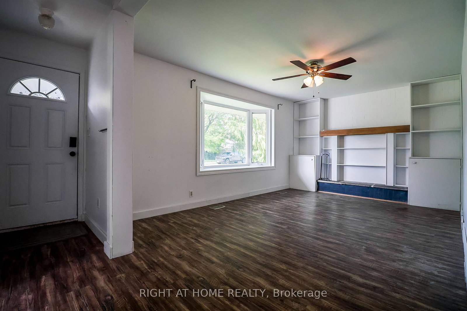 1327 Commerce Street • Pickering, ON photo 5