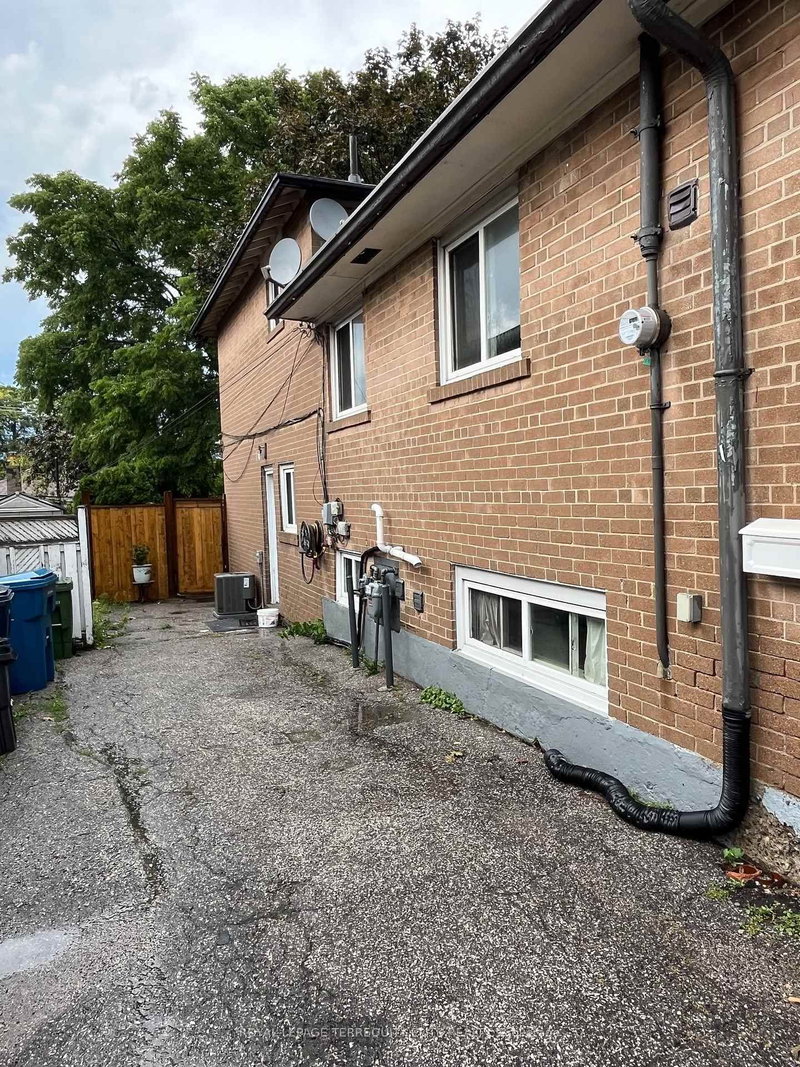 Main & Upper - 40 Pender Crescent