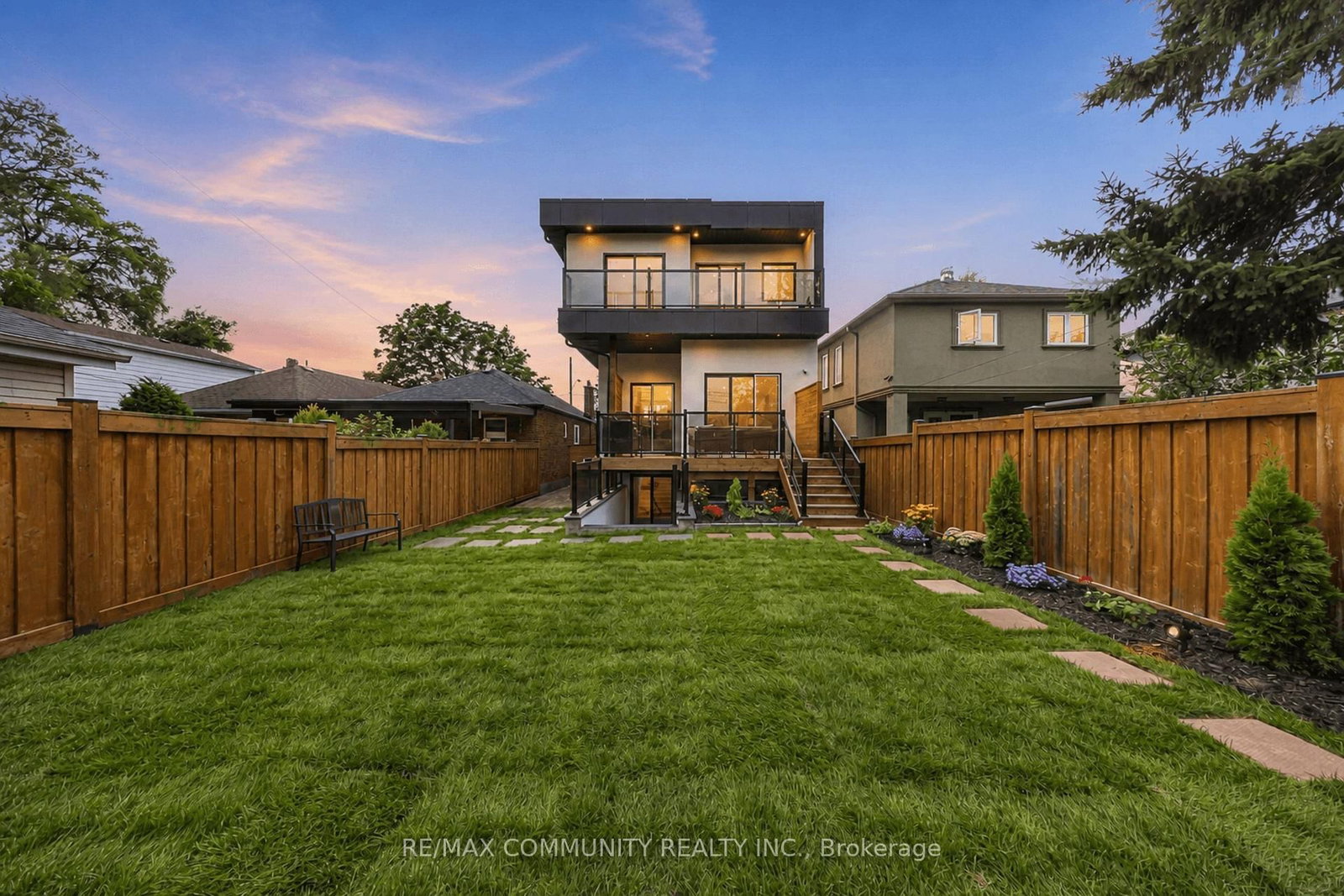 7 Derwyn Road • Toronto, ON photo 2