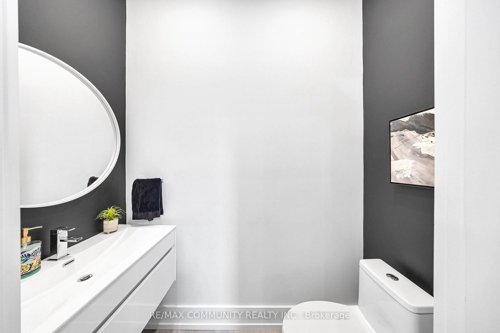 7 Derwyn Road • Toronto, ON photo 5