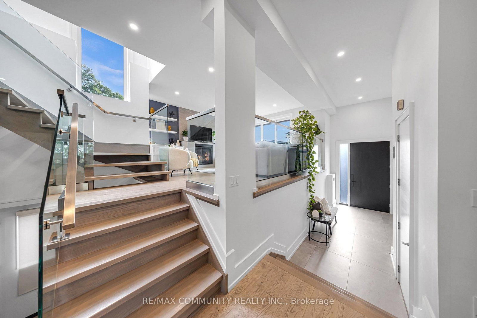 7 Derwyn Road • Toronto, ON photo 6