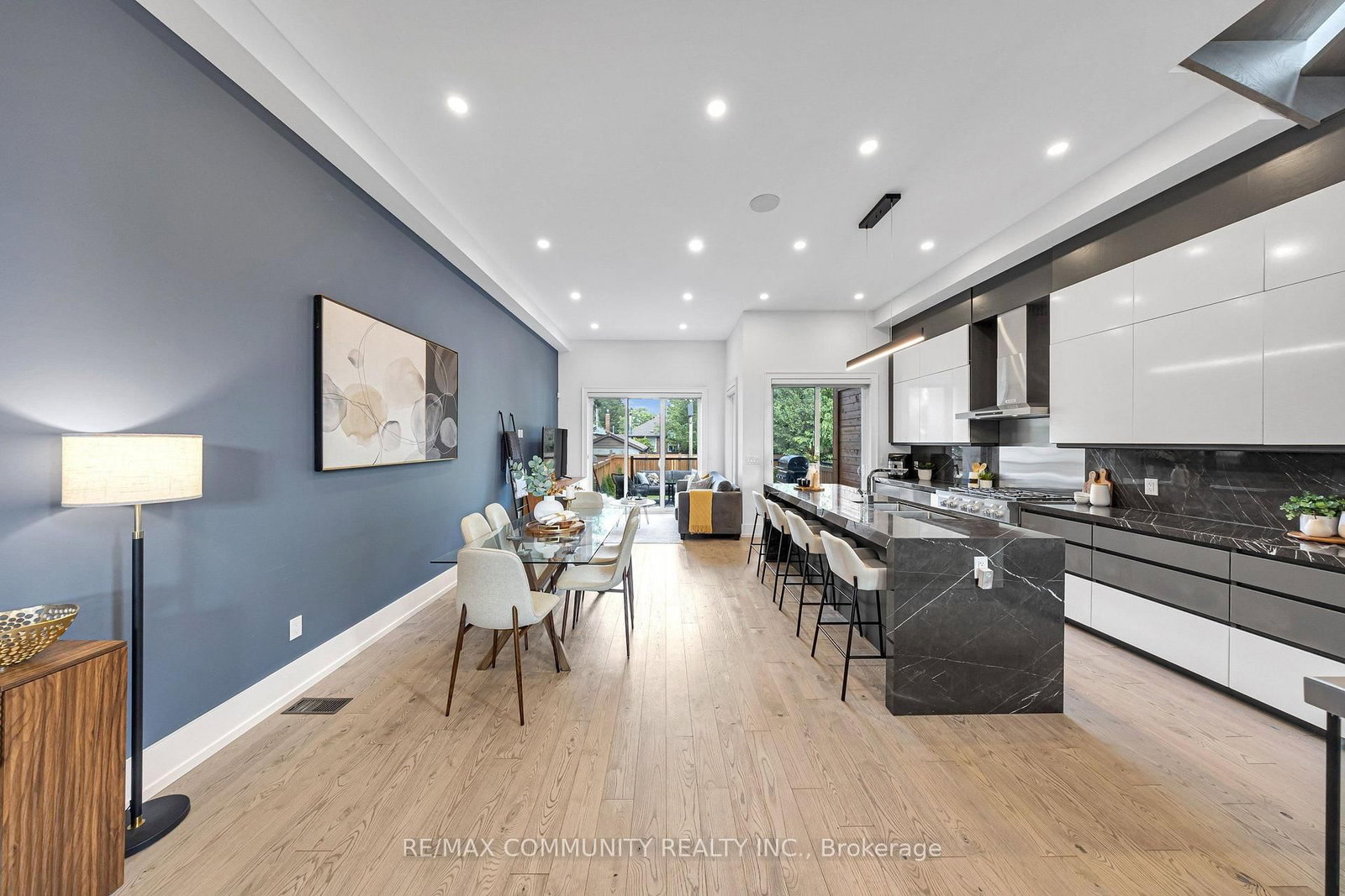 7 Derwyn Road • Toronto, ON photo 8
