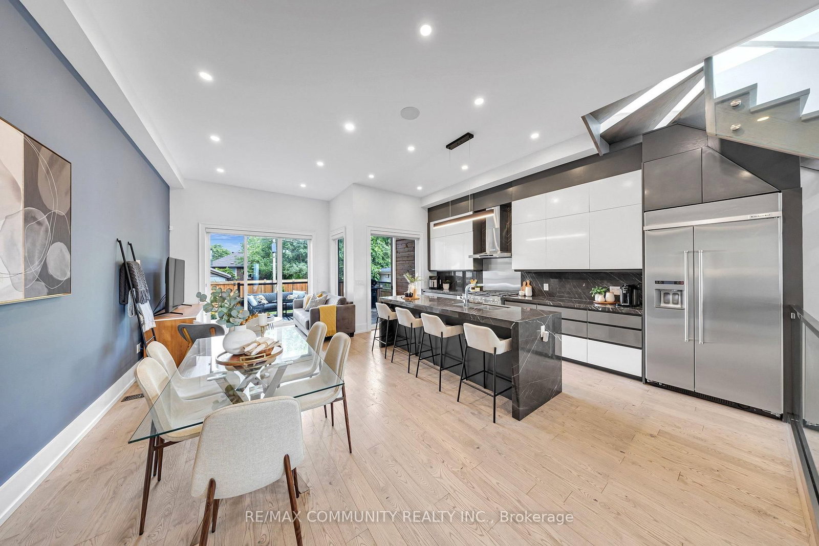 7 Derwyn Road • Toronto, ON photo 9