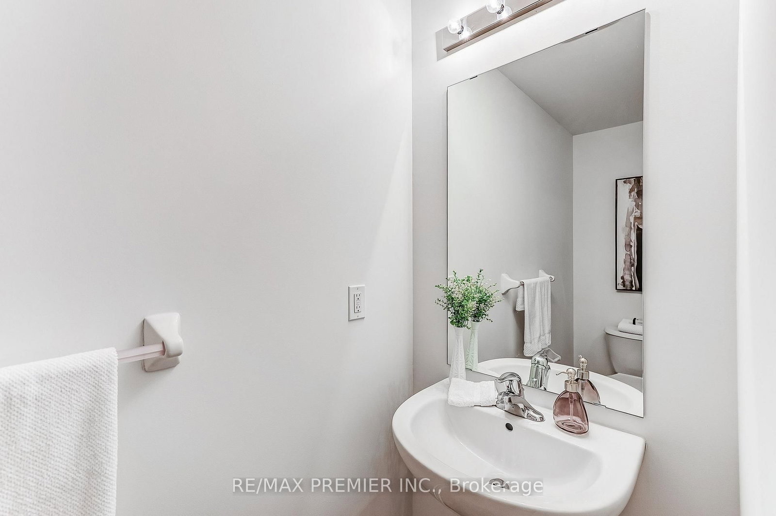 1228 Elizabeth Mackenzie Drive • Pickering, ON photo 26
