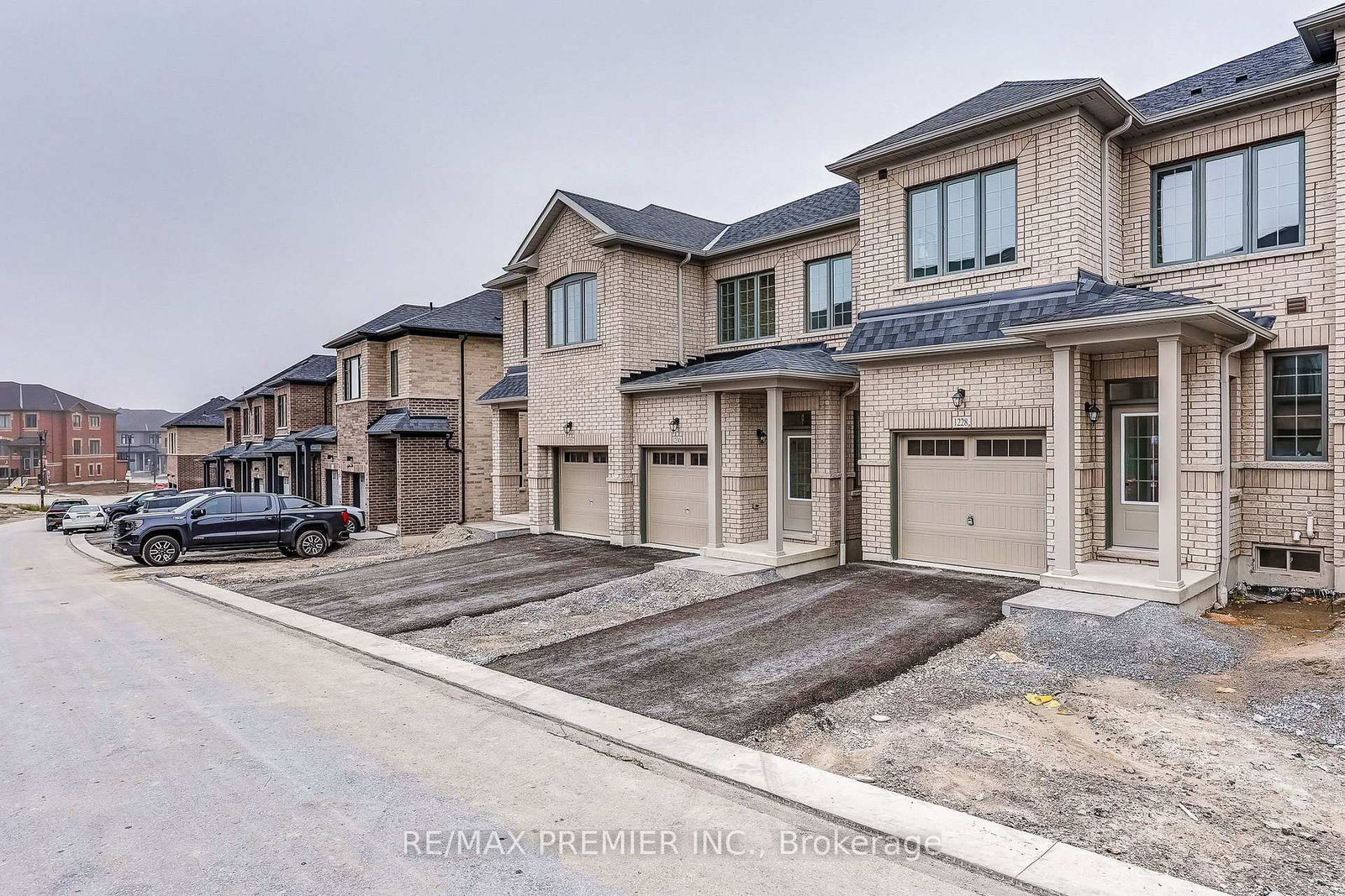 1228 Elizabeth Mackenzie Drive • Pickering, ON photo 3