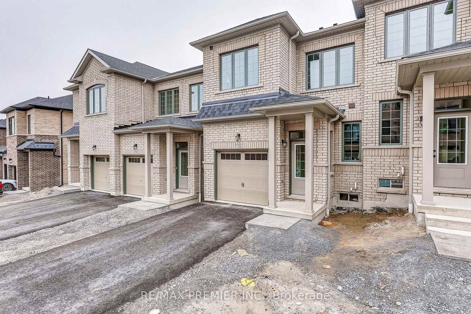 1228 Elizabeth Mackenzie Drive • Pickering, ON photo 5