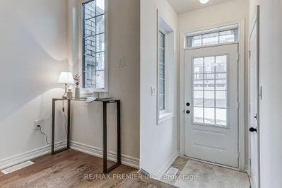 1228 Elizabeth Mackenzie Drive • Pickering, ON photo 8