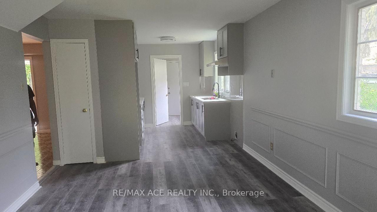 6158 Kingston Road, Toronto 5