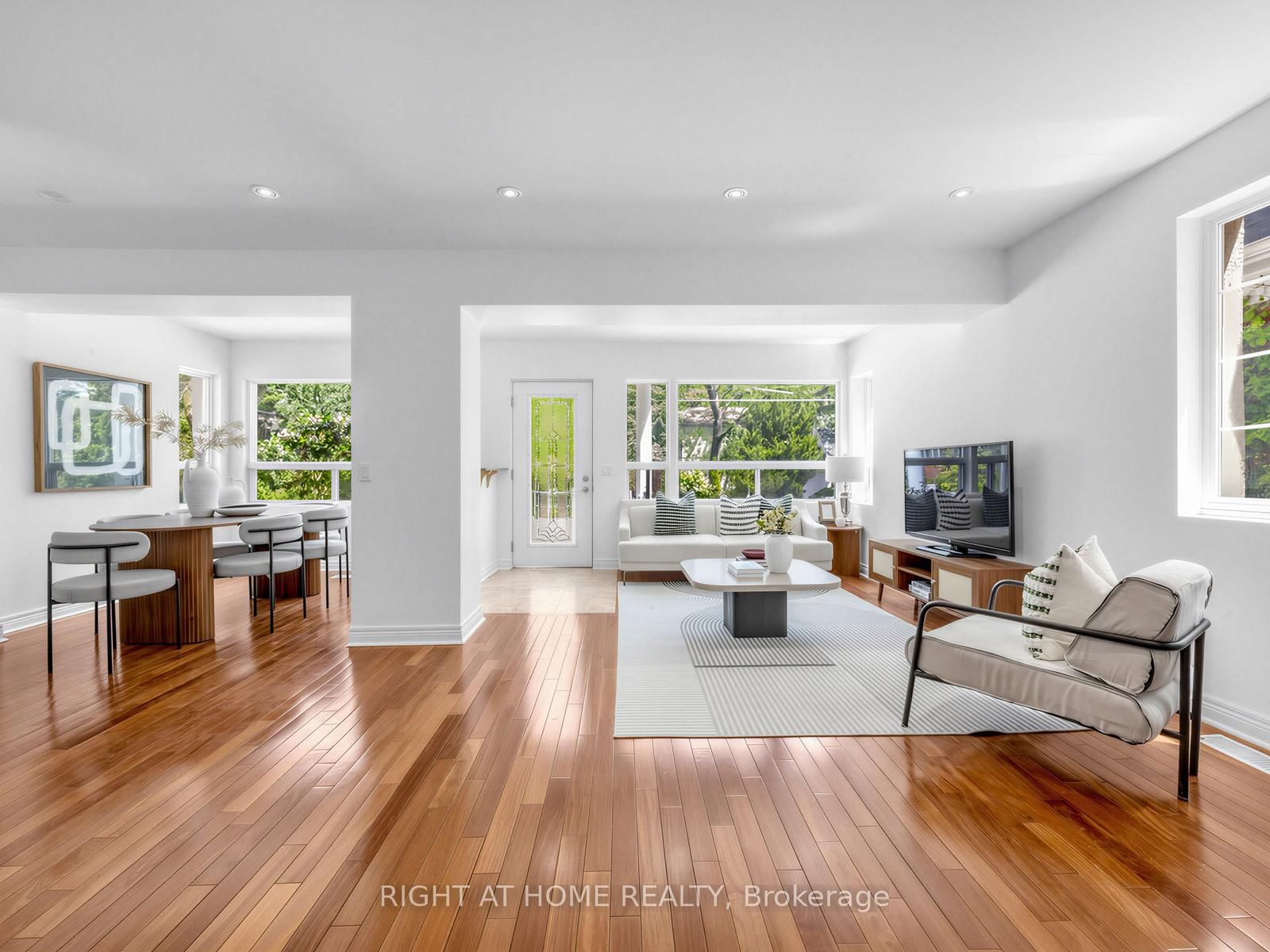 20 Kildonan Drive • Toronto, ON photo 4