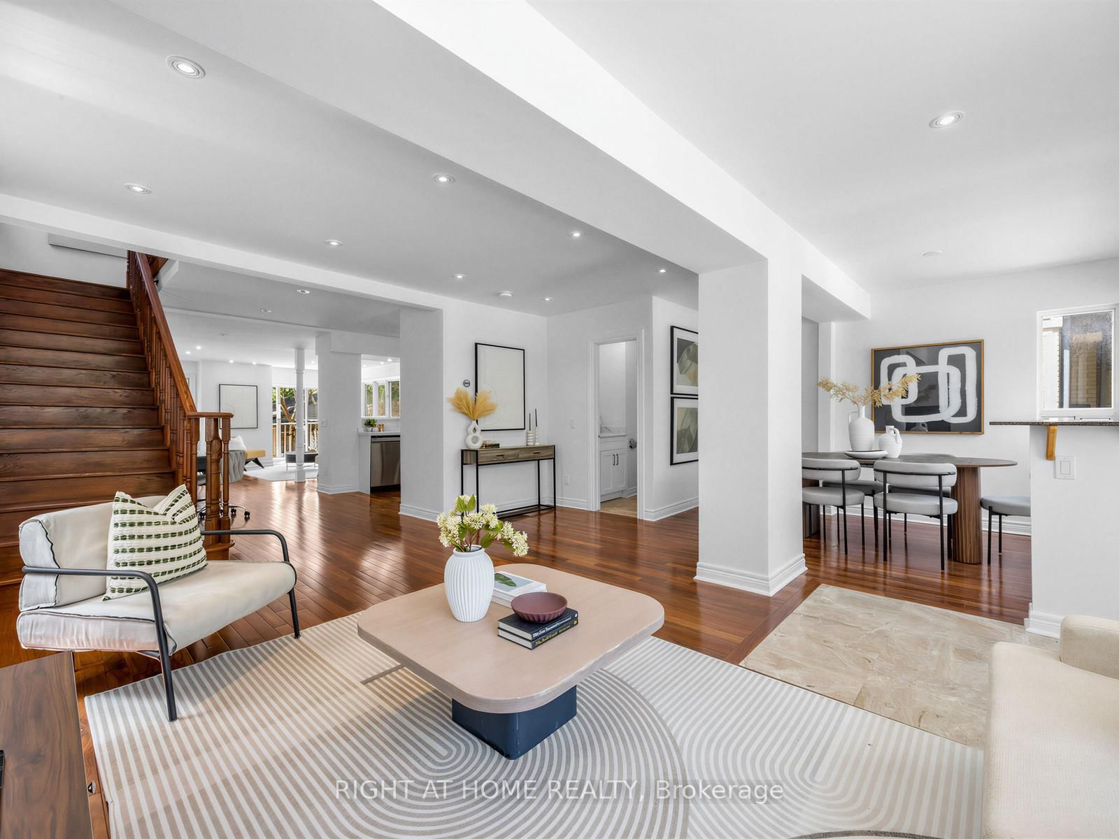 20 Kildonan Drive • Toronto, ON photo 5