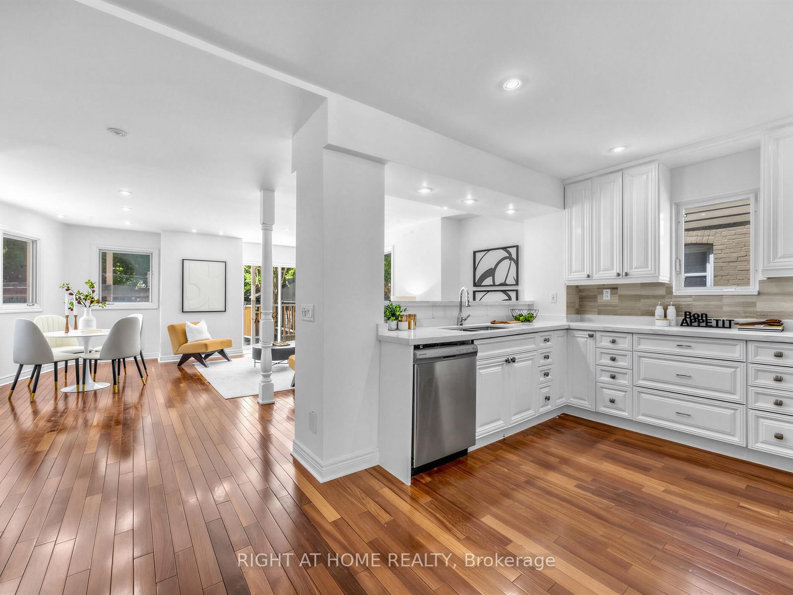20 Kildonan Drive • Toronto, ON photo 8