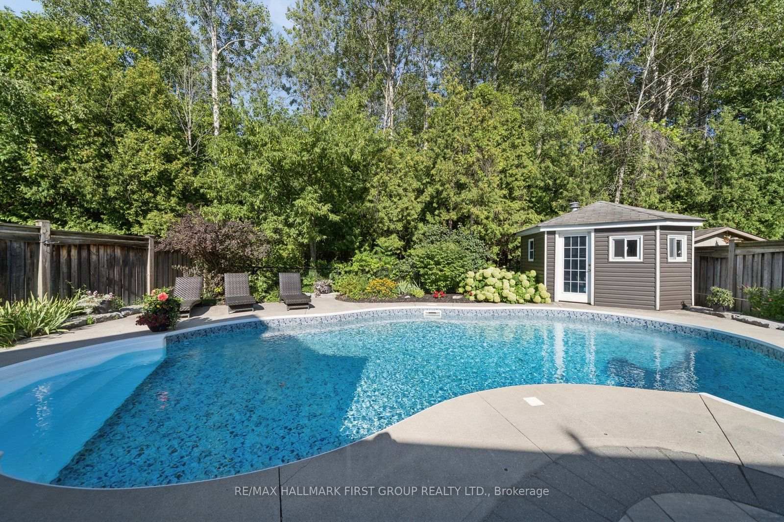 9 Pebblebrook Crescent • Whitby, ON photo 2