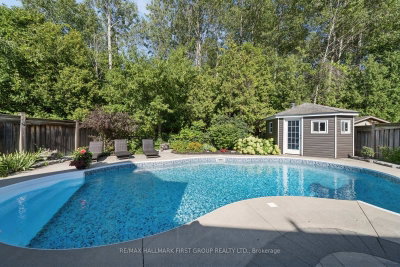 9 Pebblebrook Crescent • Whitby, ON photo 2