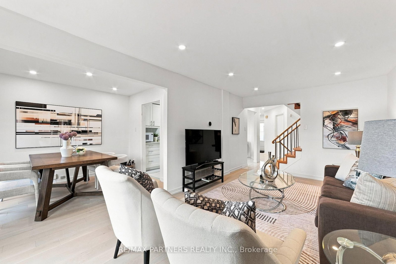 26 Blue Eagle Trail • Toronto, ON photo 8