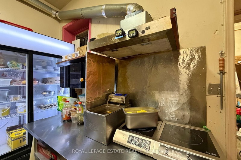2231 Danforth Ave photo 5