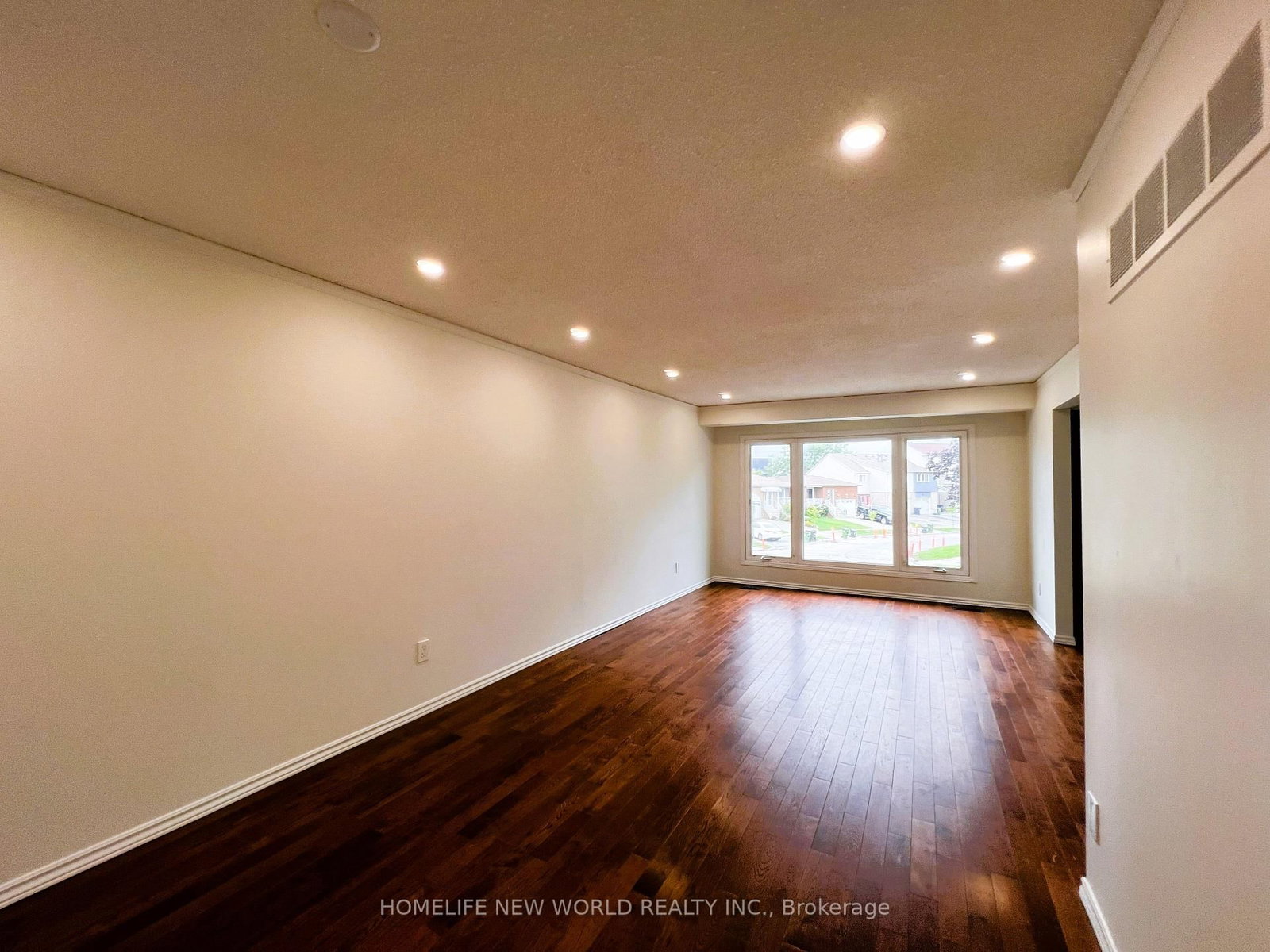 93 Crayford Drive • Toronto, ON photo 8