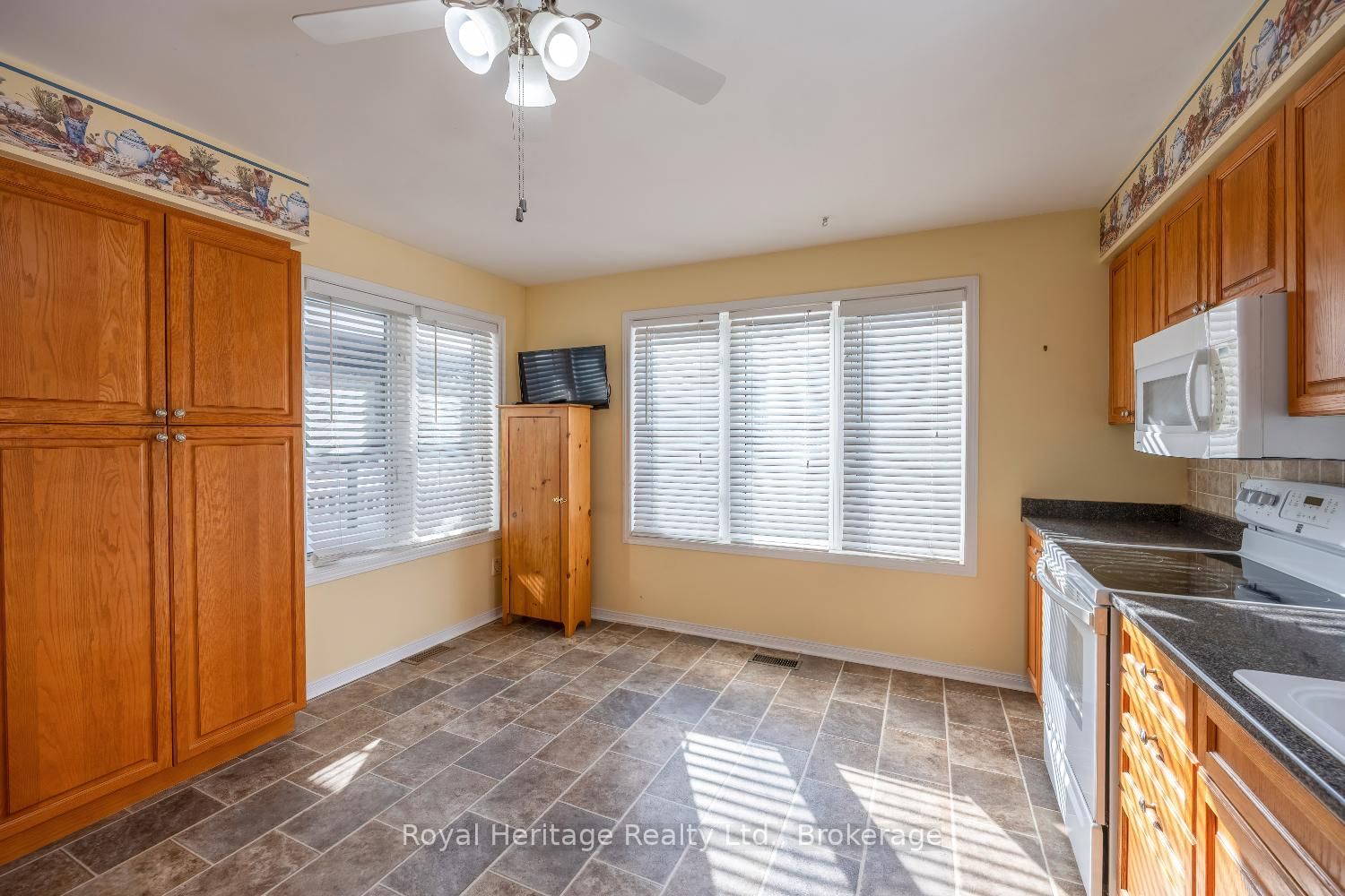 118 Bluffs Road • Clarington, ON photo 10