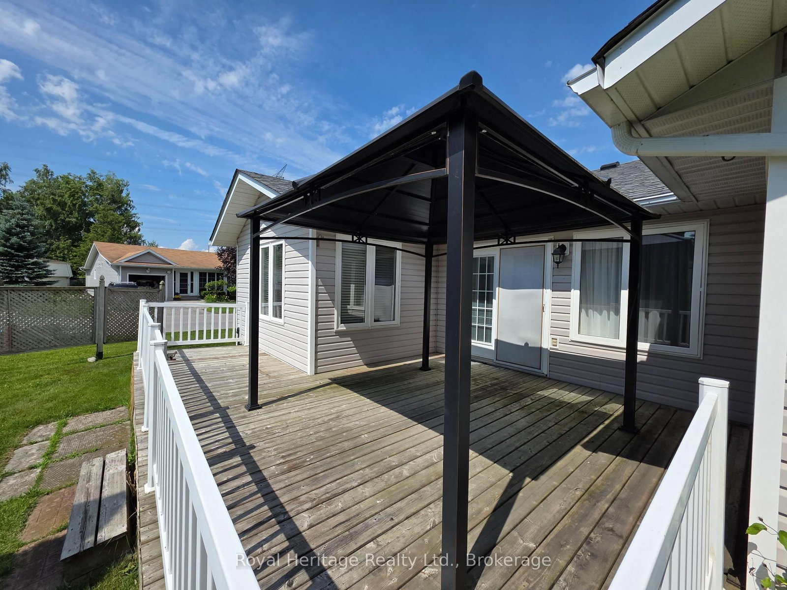 118 Bluffs Road • Clarington, ON photo 24