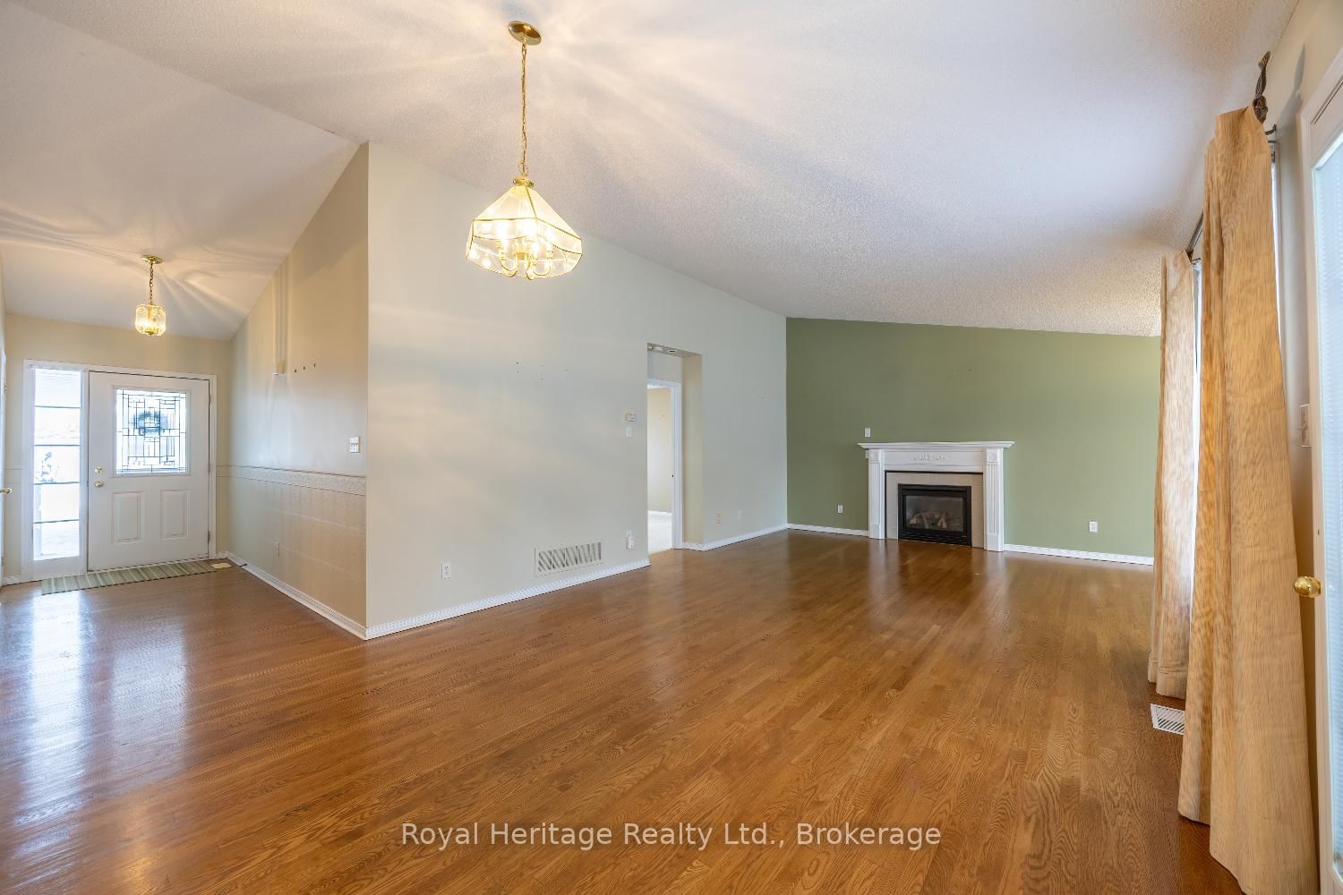 118 Bluffs Road • Clarington, ON photo 4