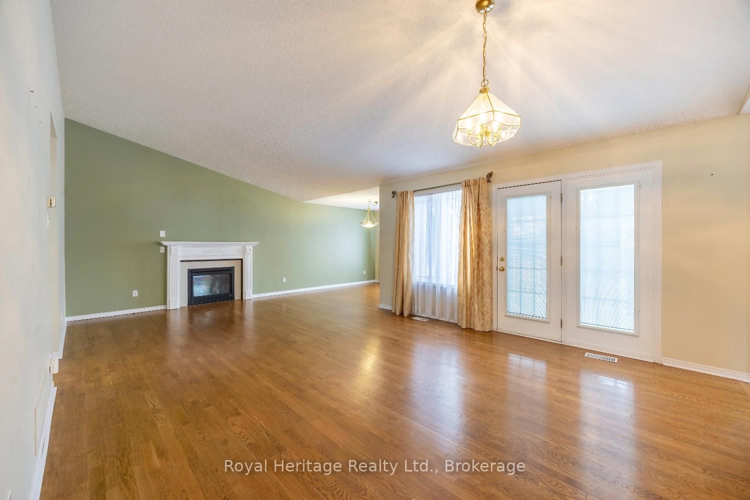 118 Bluffs Road • Clarington, ON photo 5