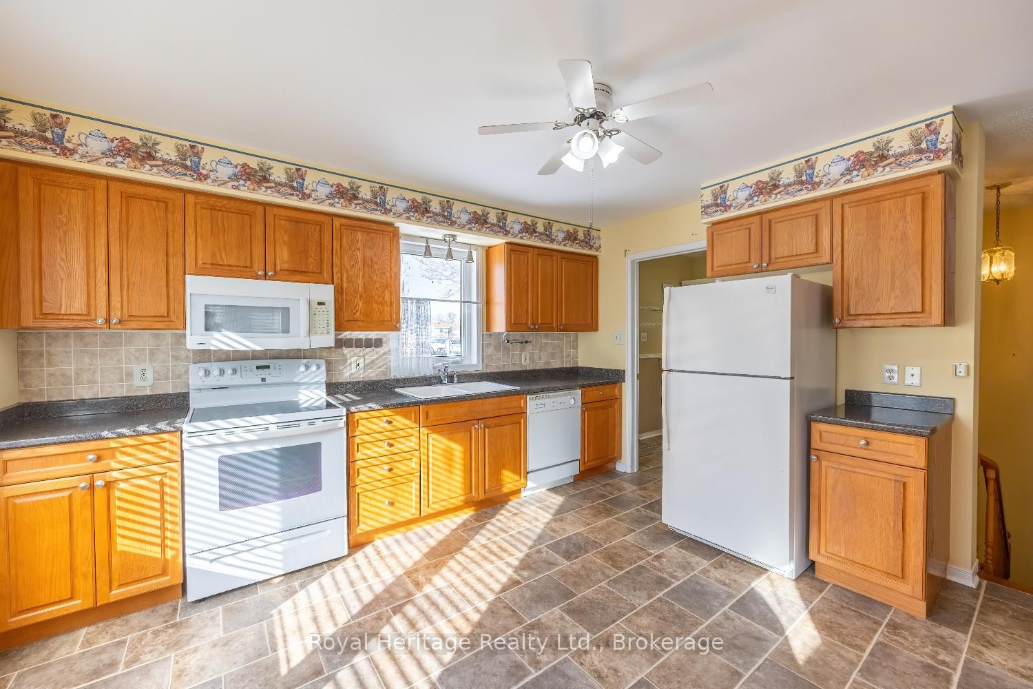 118 Bluffs Road • Clarington, ON photo 9