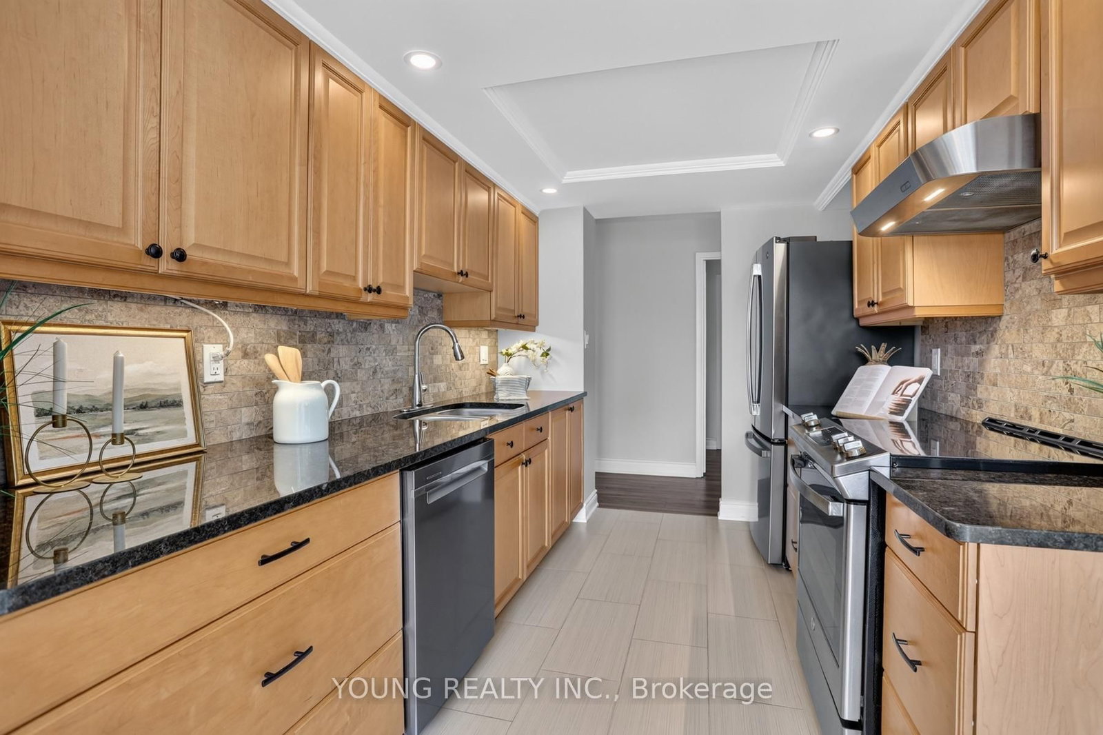 712 ROSSLAND Road E • #203 • Whitby, ON photo 4