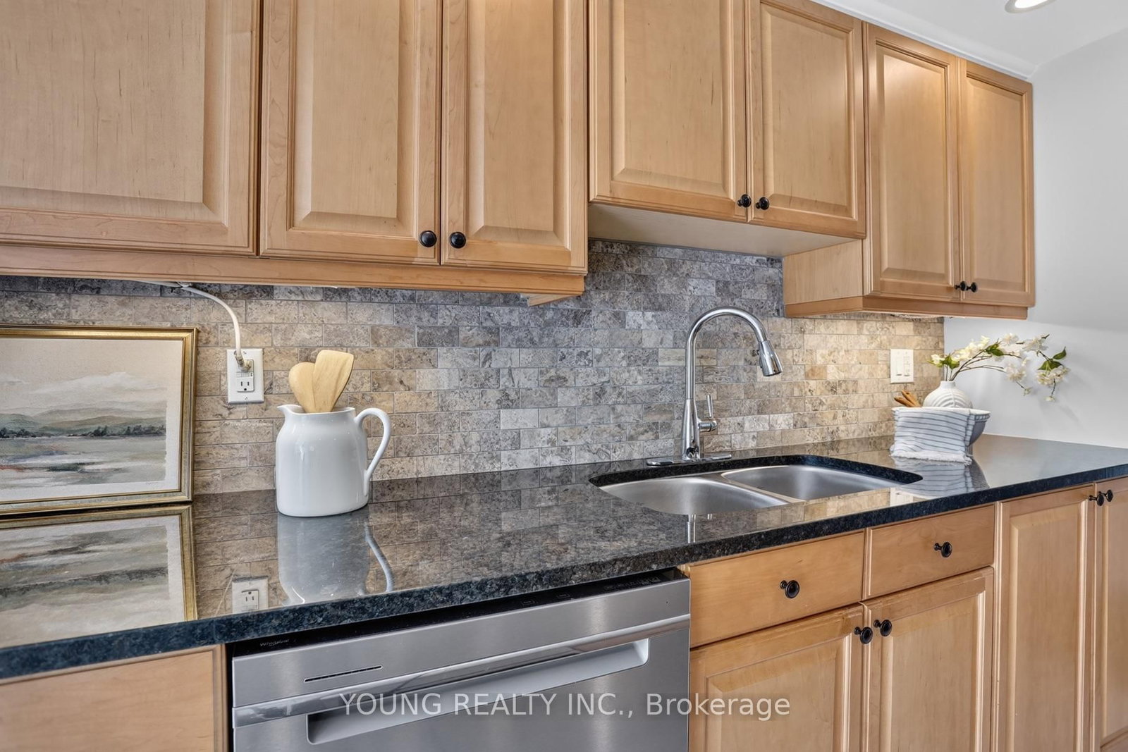 712 ROSSLAND Road E • #203 • Whitby, ON photo 5