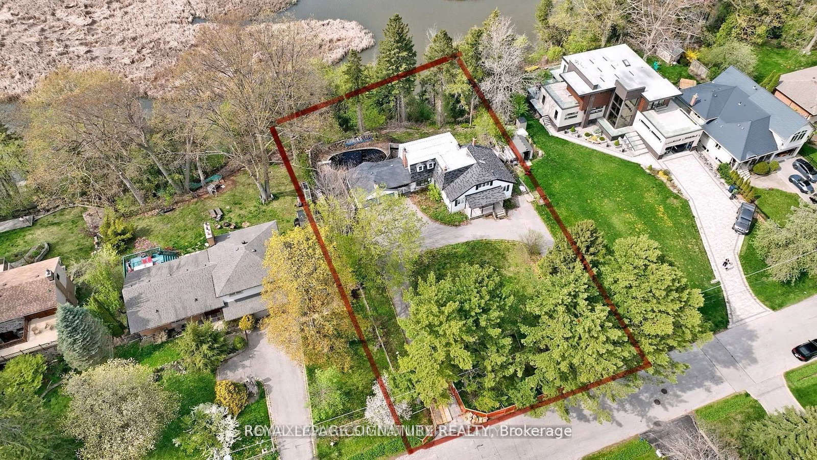 312 Taylor Road • Toronto, ON photo 5
