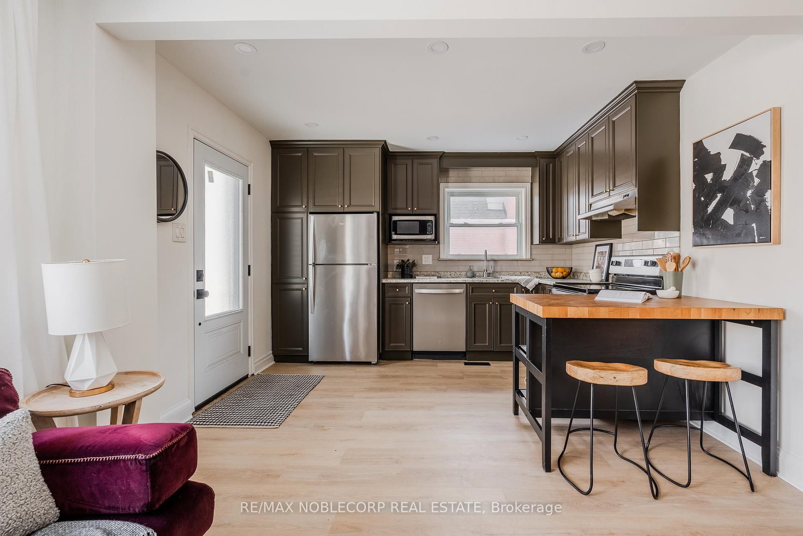 Main - 6 Evandale Road, Toronto 3