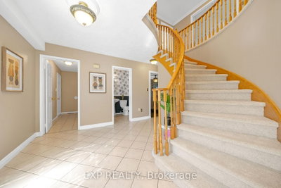 955 Snowbird Street • Oshawa, ON photo 4